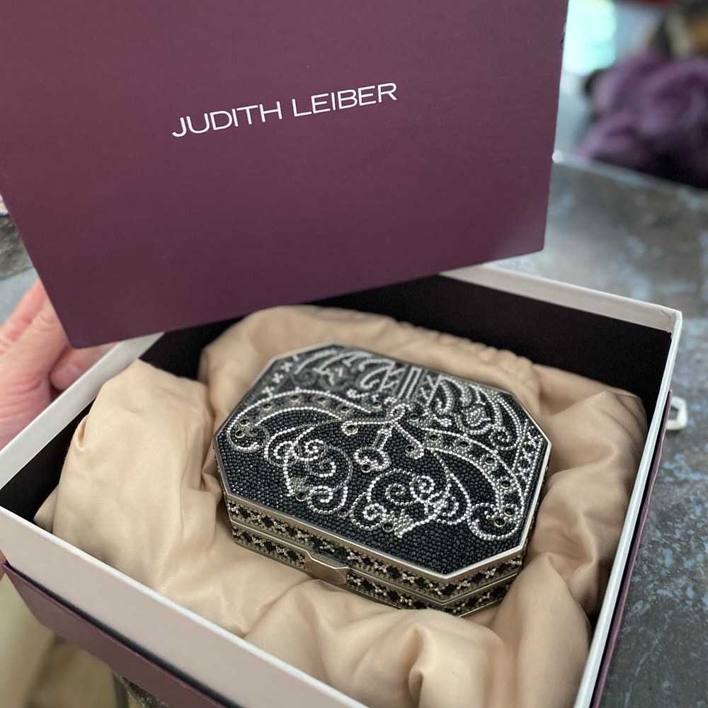 Judith Leiber clutch with chain in great condition.